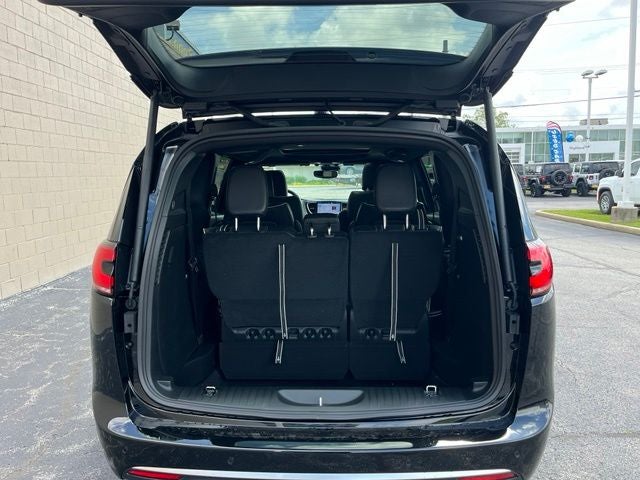 2027 Chrysler Pacifica Limited