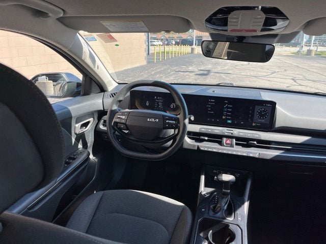 2025 Kia K4 LXS - Photo 35