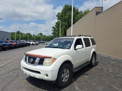 2005 Nissan Pathfinder SE