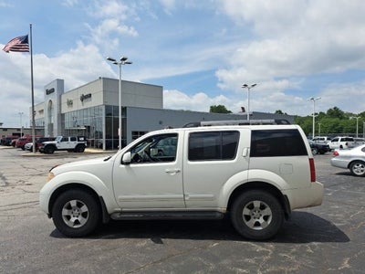 2005 Nissan Pathfinder SE