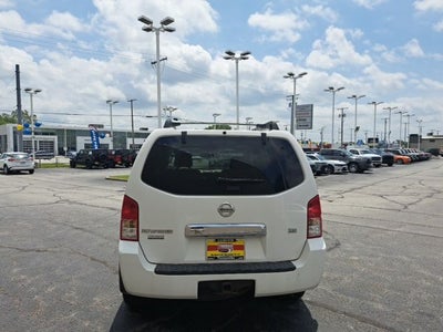 2005 Nissan Pathfinder SE