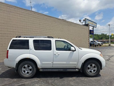 2005 Nissan Pathfinder SE