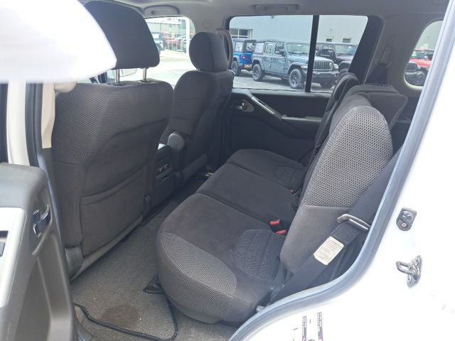 2005 Nissan Pathfinder SE