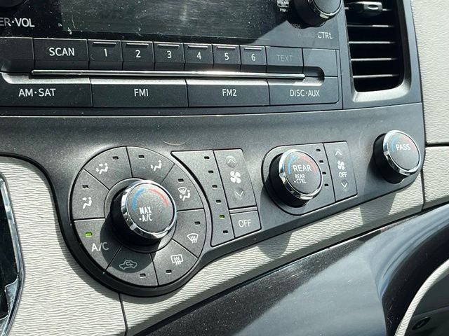 2013 Toyota Sienna L 7 Passenger