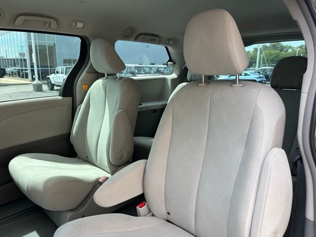 2013 Toyota Sienna L 7 Passenger