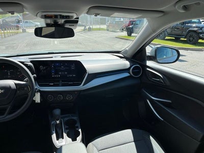 2025 Chevrolet Trax LS