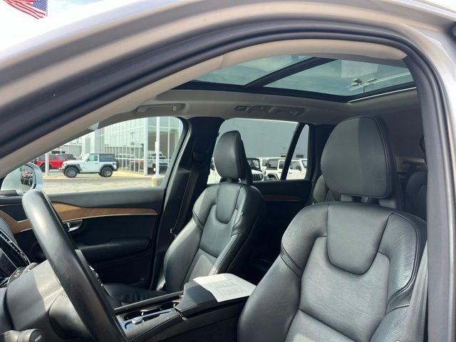 2021 Volvo XC90 T6 Momentum