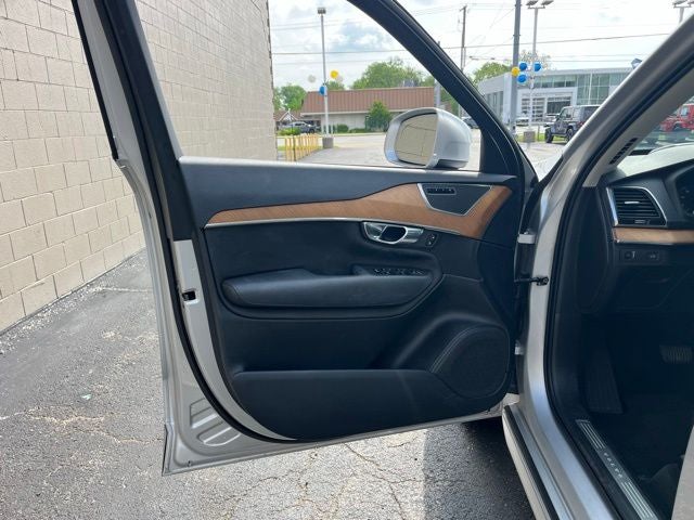 2021 Volvo XC90 T6 Momentum