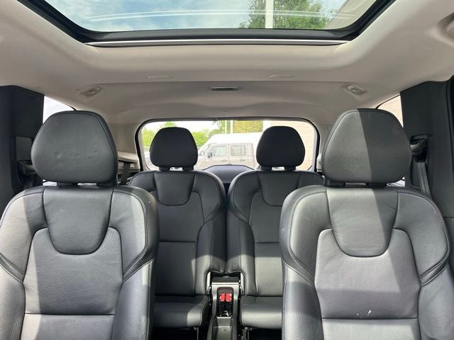 2021 Volvo XC90 T6 Momentum