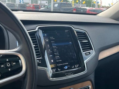 2021 Volvo XC90 T6 Momentum