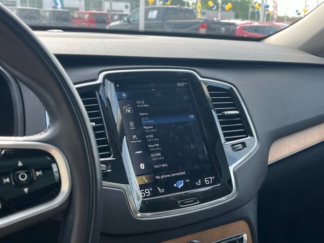 2021 Volvo XC90 T6 Momentum