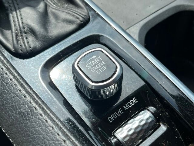 2021 Volvo XC90 T6 Momentum
