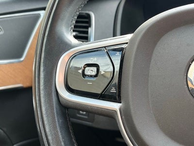 2021 Volvo XC90 T6 Momentum