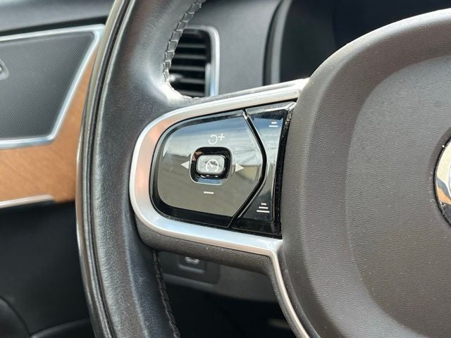 2021 Volvo XC90 T6 Momentum