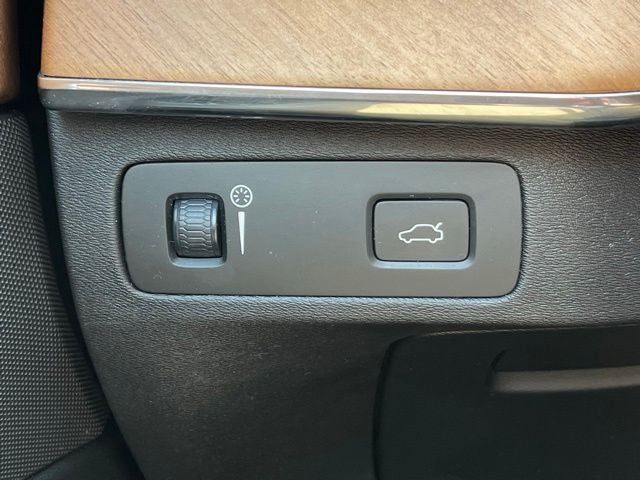 2021 Volvo XC90 T6 Momentum