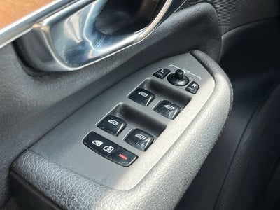 2021 Volvo XC90 T6 Momentum