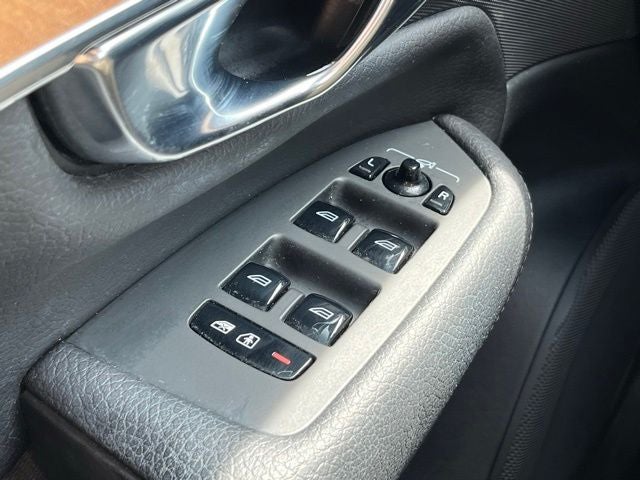 2021 Volvo XC90 T6 Momentum
