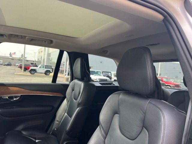 2021 Volvo XC90 T6 Momentum