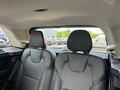 2021 Volvo XC90 T6 Momentum