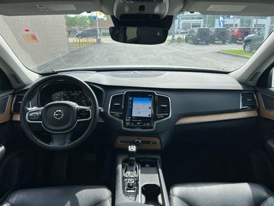 2021 Volvo XC90 T6 Momentum
