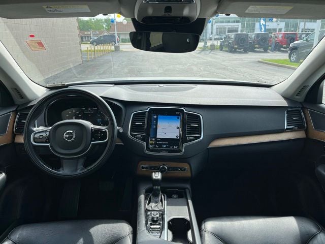 2021 Volvo XC90 T6 Momentum