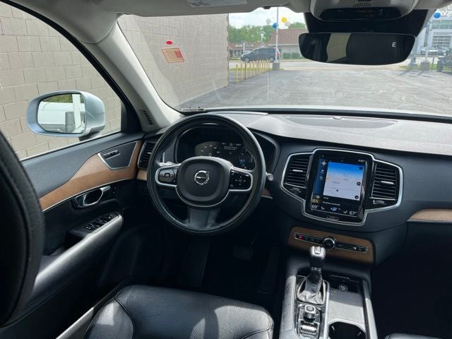 2021 Volvo XC90 T6 Momentum