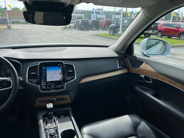 2021 Volvo XC90 T6 Momentum