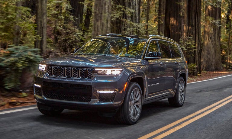 2021 Jepp Grand Cherokee L driving on foresrt road