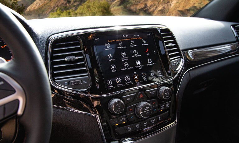 2022 Jeep Grand Cherokee WK infotainment system