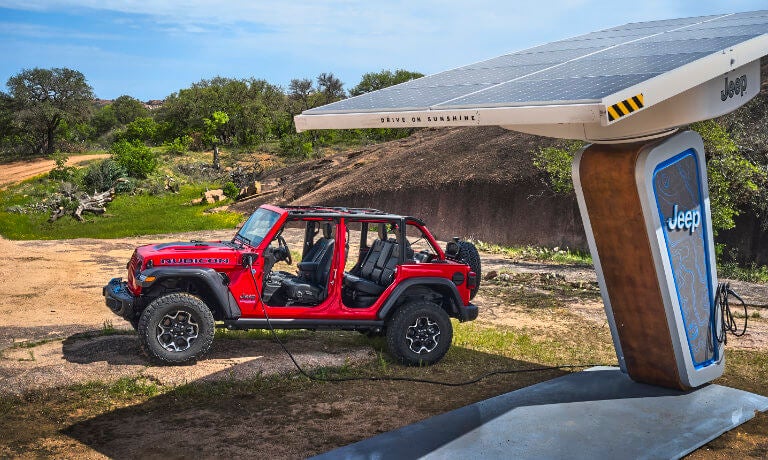 2023 Jeep Wrangler 4xe Exterior Giant Solar Charger